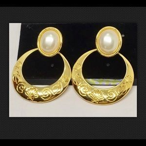 💥Liz Claiborne 💥Pearl Gold Tone Dangle Earrings